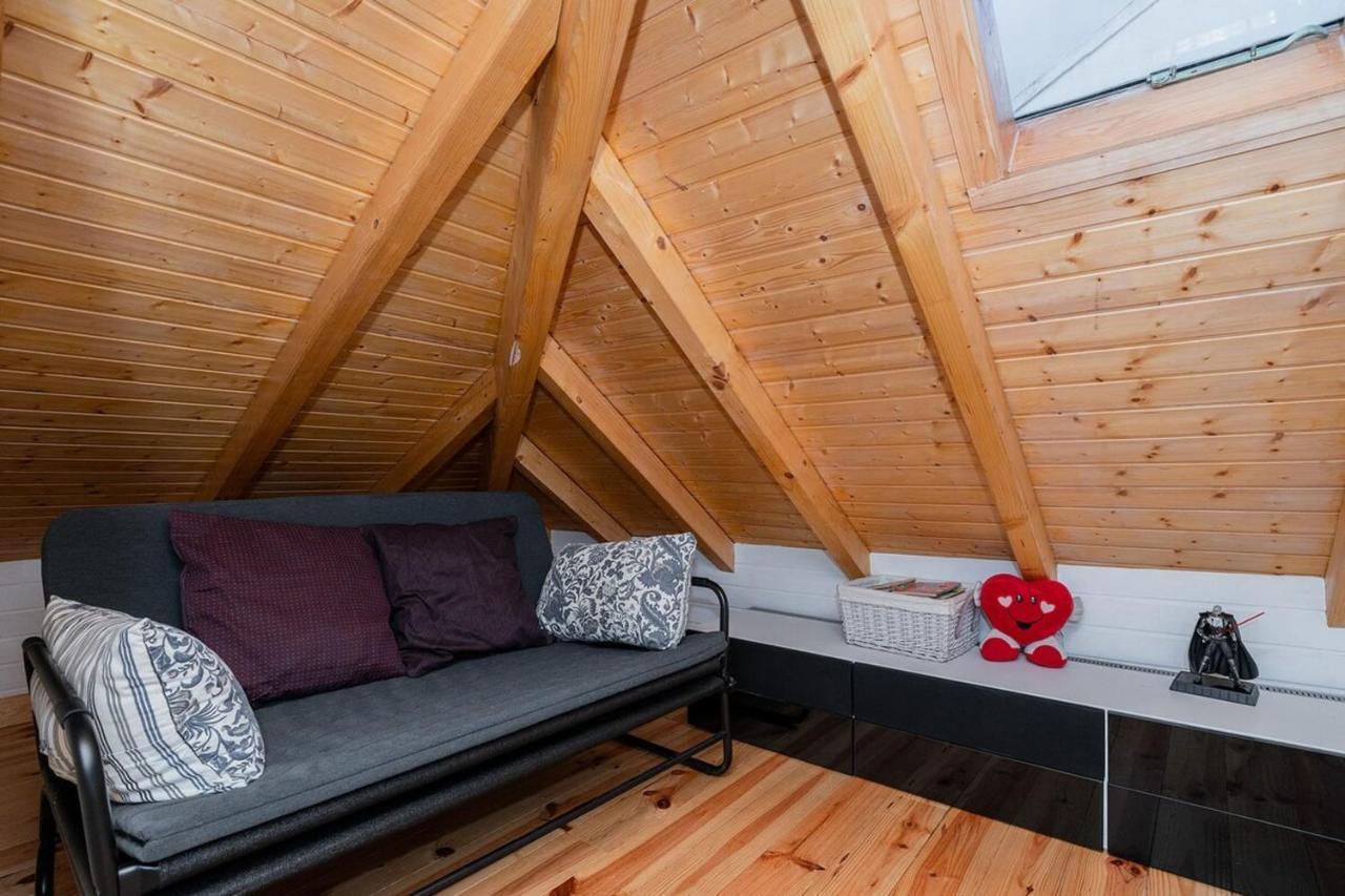 Attic Apartment With Balcony In Bairro Alto Lissabon Exterior foto