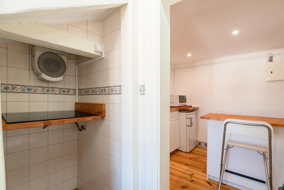 Attic Apartment With Balcony In Bairro Alto Lissabon Exterior foto