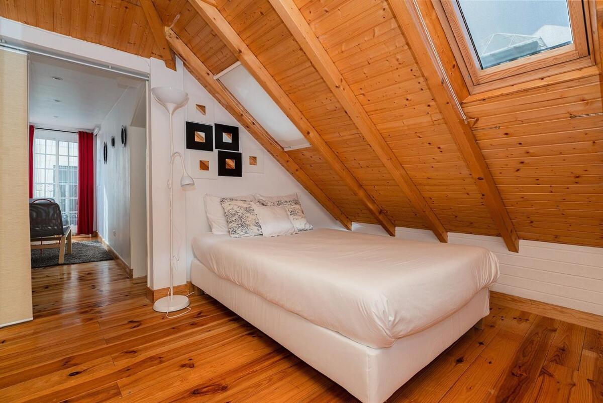 Attic Apartment With Balcony In Bairro Alto Lissabon Exterior foto