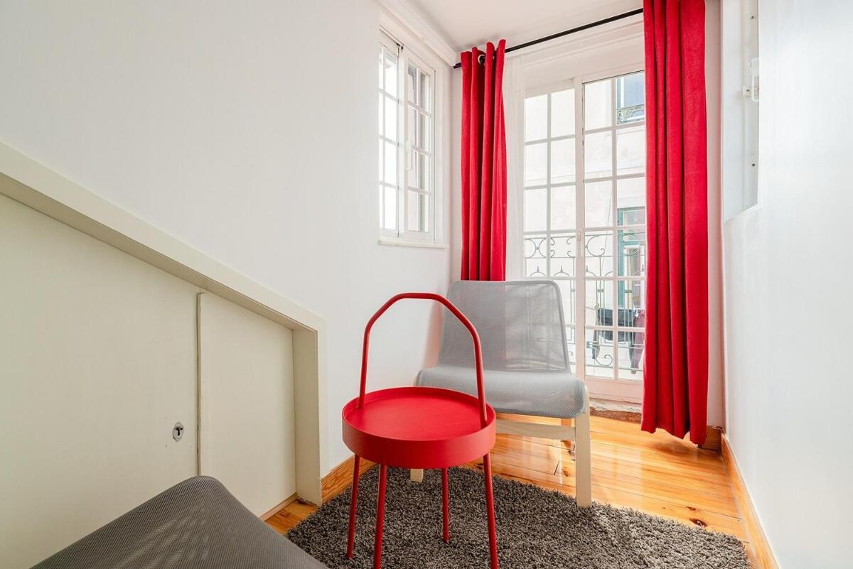 Attic Apartment With Balcony In Bairro Alto Lissabon Exterior foto