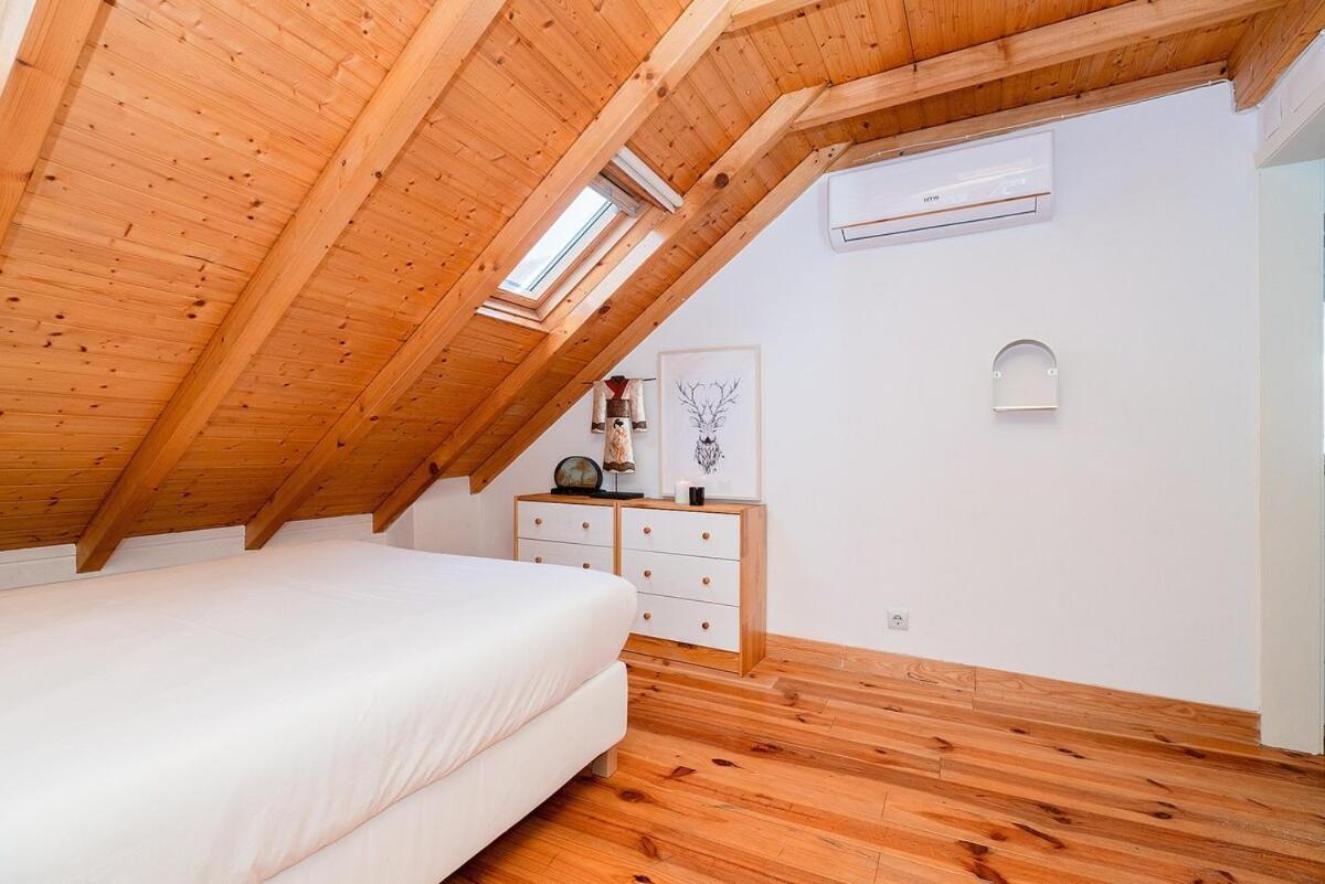 Attic Apartment With Balcony In Bairro Alto Lissabon Exterior foto
