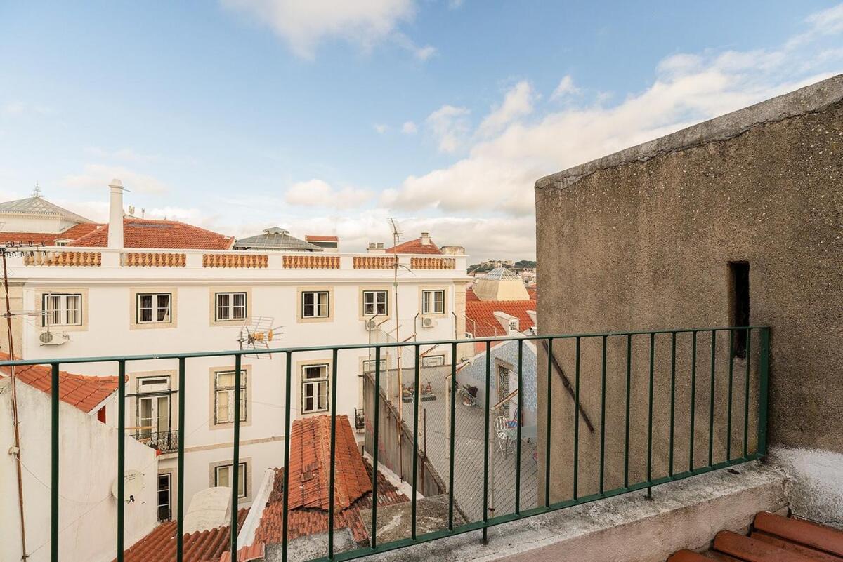 Attic Apartment With Balcony In Bairro Alto Lissabon Exterior foto